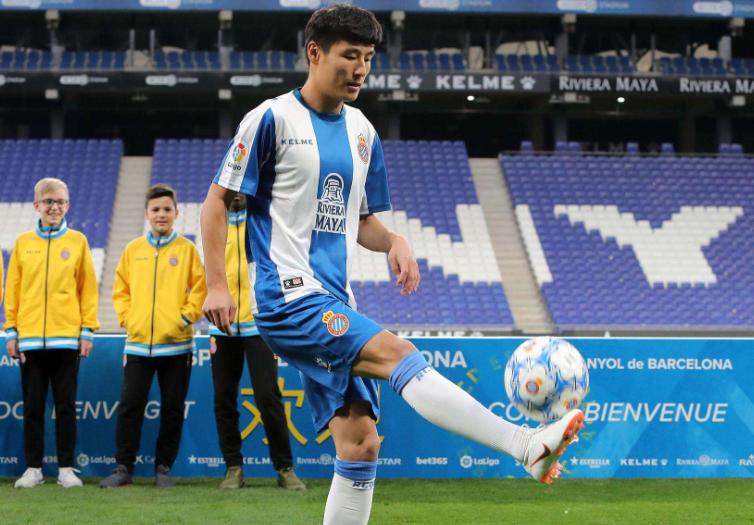 武磊最新球衣,武磊身披七号球衣