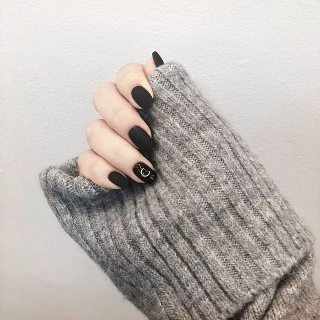 美甲什么颜色显得花哨好看,儿童美甲推荐不花哨