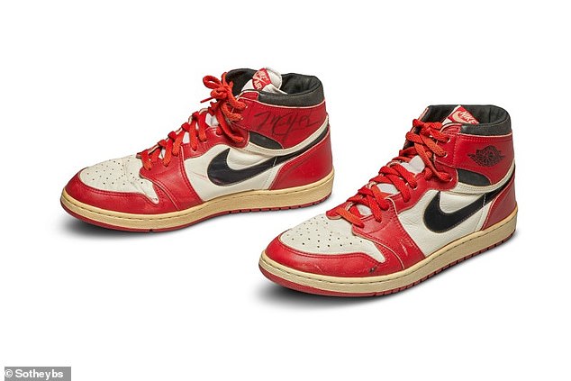 球鞋历史最高纪录！乔丹一双30年前的旧鞋，拍出一辆法拉利的价格