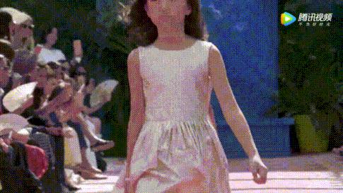 王菲蹦迪完整版视频,50岁王菲蹦迪扭动身体