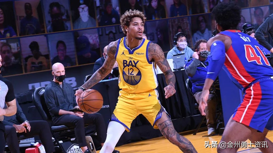 克莱被库里打巴掌回应,克莱承认自己退步不再是单节37分