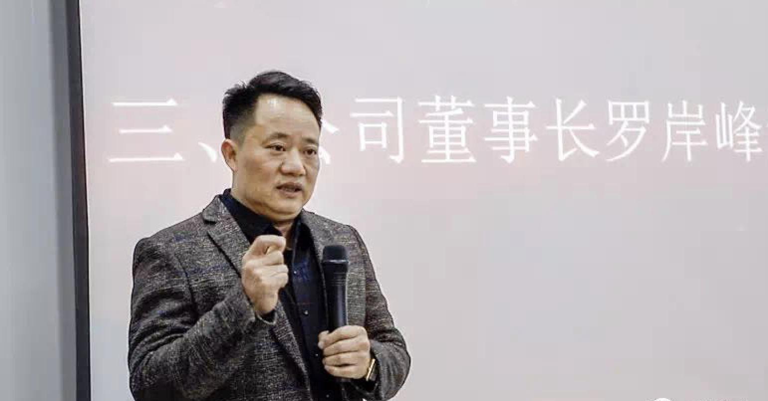 螺蛳粉飘来一股臭味,螺蛳粉越臭越上头