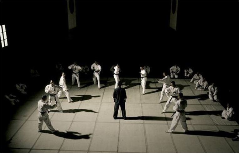 甄子丹：摸爬滚打37年，终凭《叶问》成为巨星，始终怀揣中国心