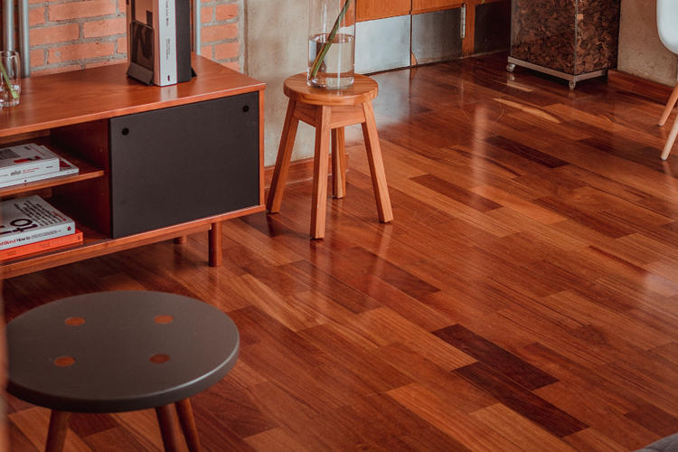 木地板用什么拖的亮洁如新,汽车木地板怎么保持光亮如新