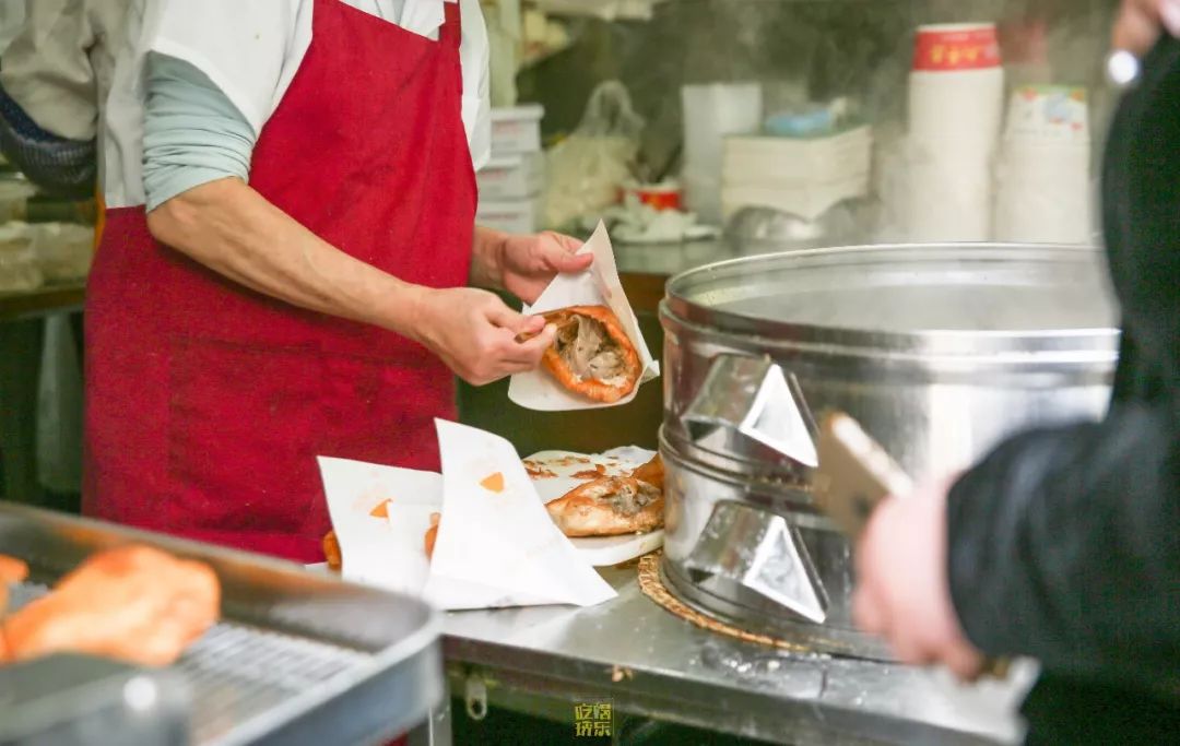 排队两小时，吃饭十分钟？传说中的老字号，真的值得排队吗？