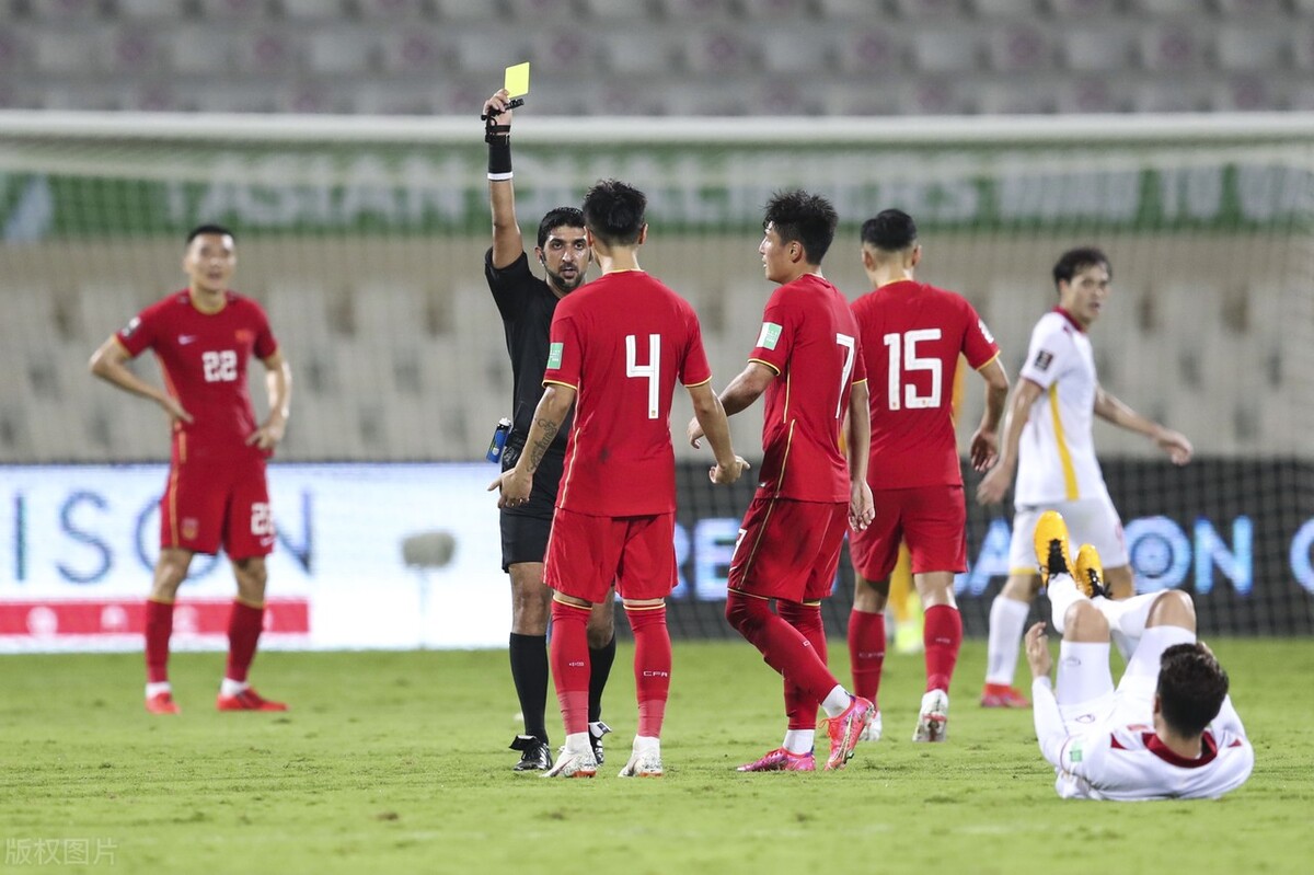 拆东墙补西墙，漏洞却越来越大！12强赛决战沙特，3场比赛丢了6球的国足，扎紧篱笆加固防线已成当务之急