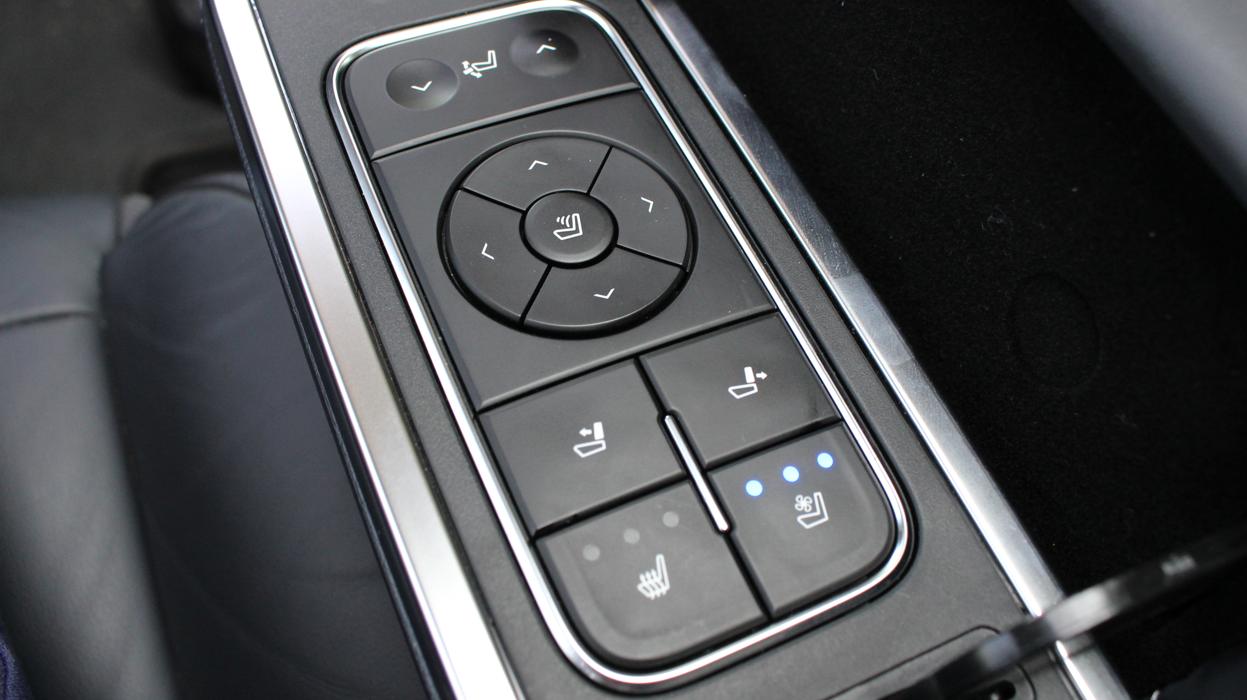 新款传祺m8改装成丰田埃尔法,传祺m8和埃尔法碰撞测试