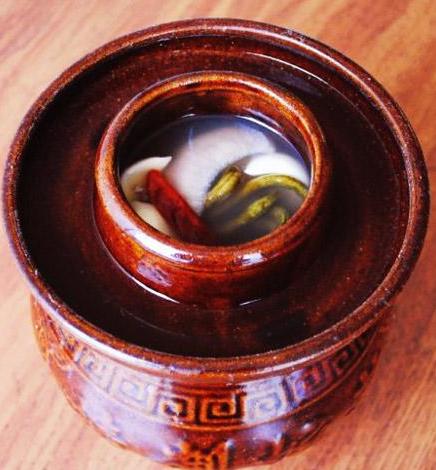 泡菜坛子起白膜怎么清除,泡菜常见问题有哪些