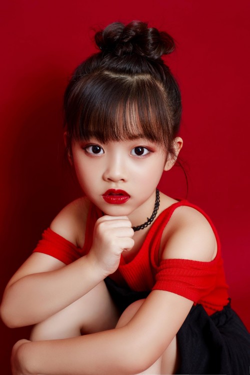 梁熙妍参加“2019澳门国际少儿时装周全国总决赛”