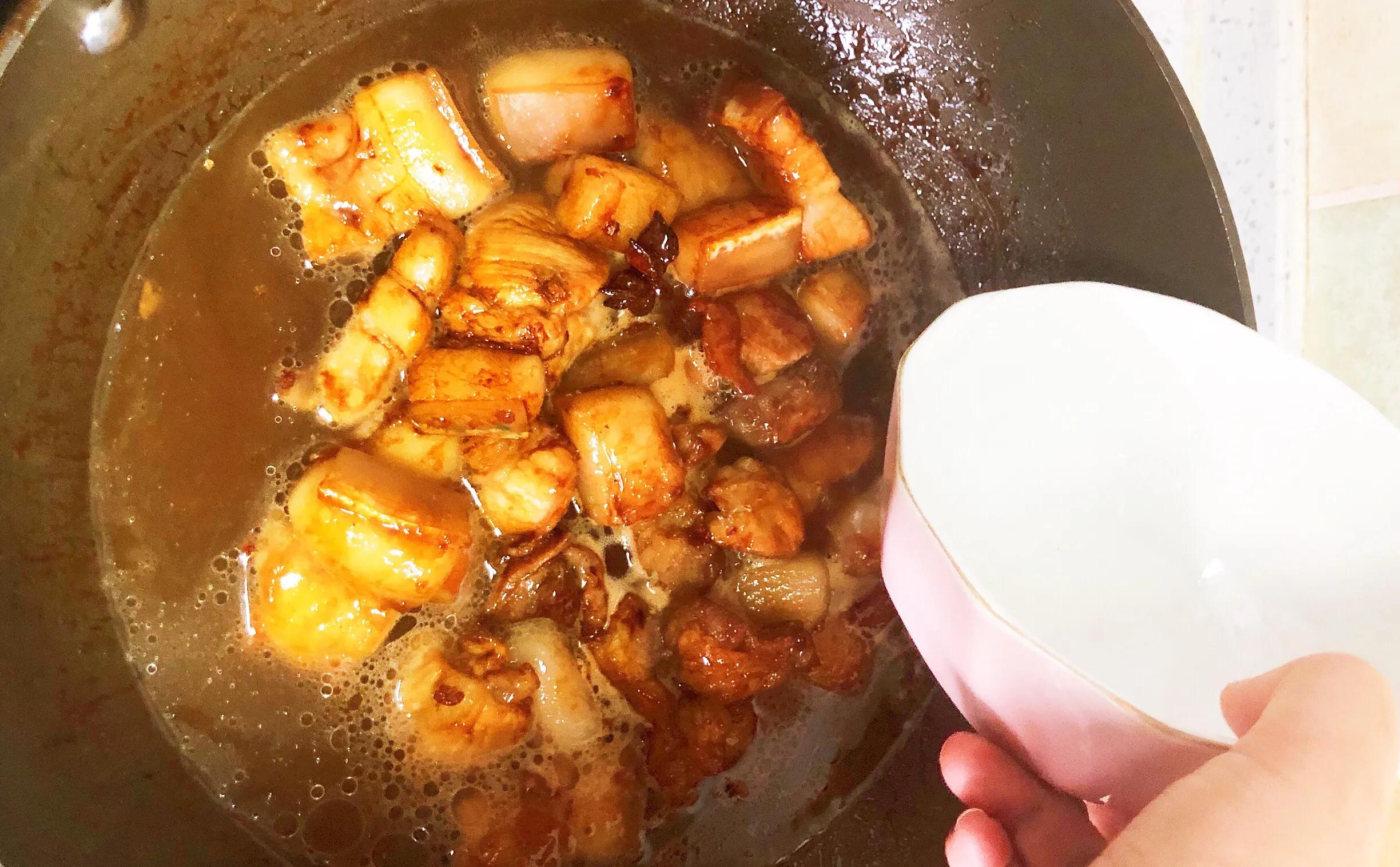 红烧肉焯水的正确制作不那么柴,为什么红烧肉烧得又咸又甜