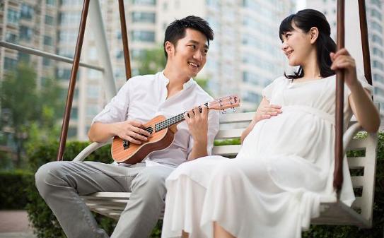 胎儿心疼妈妈的三个表现,胎儿深爱妈妈的表现