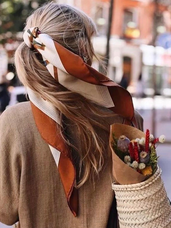 最简单的爱马仕丝巾打法,爱马仕lindy丝巾系法