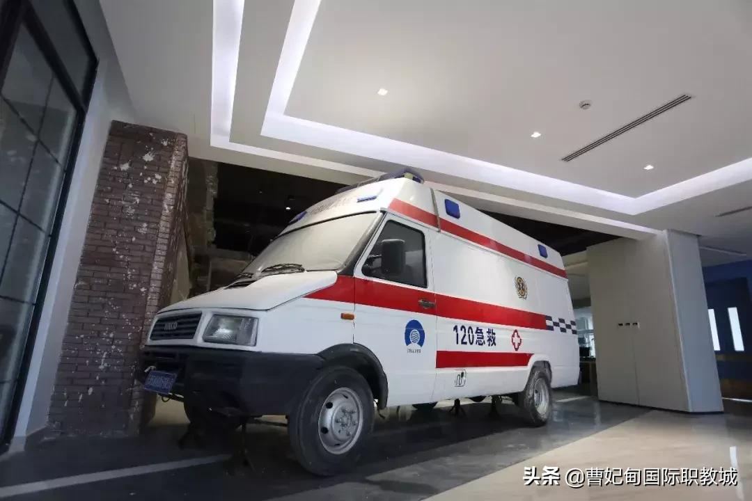 让我们走近白衣天使,走近白衣天使听听他们的心声