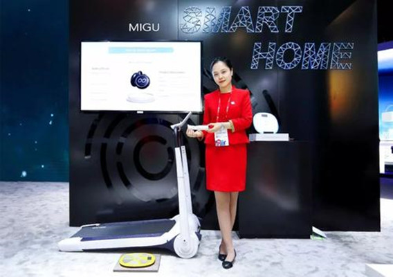 《流浪地球》里的那些黑科技,科大讯飞翻译耳机同声传译