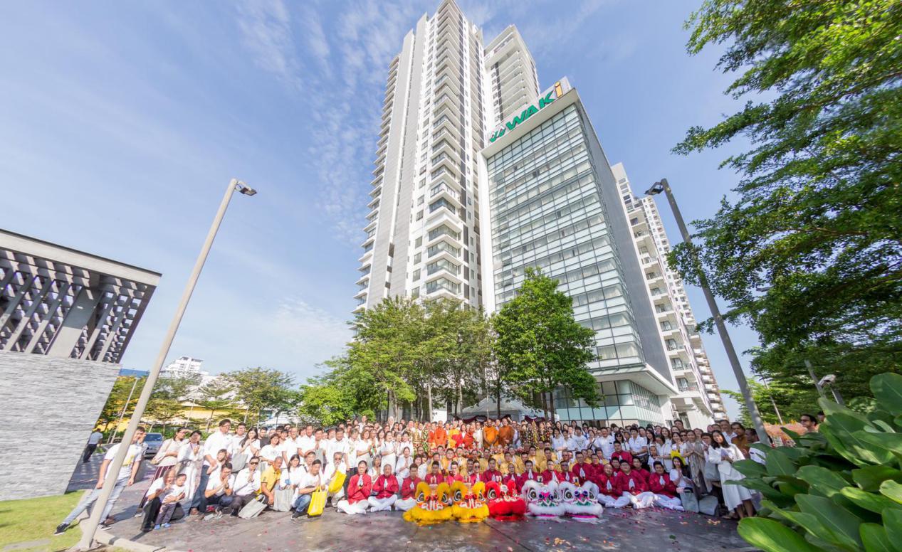 张秋源获瑞典世界和平奖后尊者赠北京及斯里兰卡佛牙影骨舍利