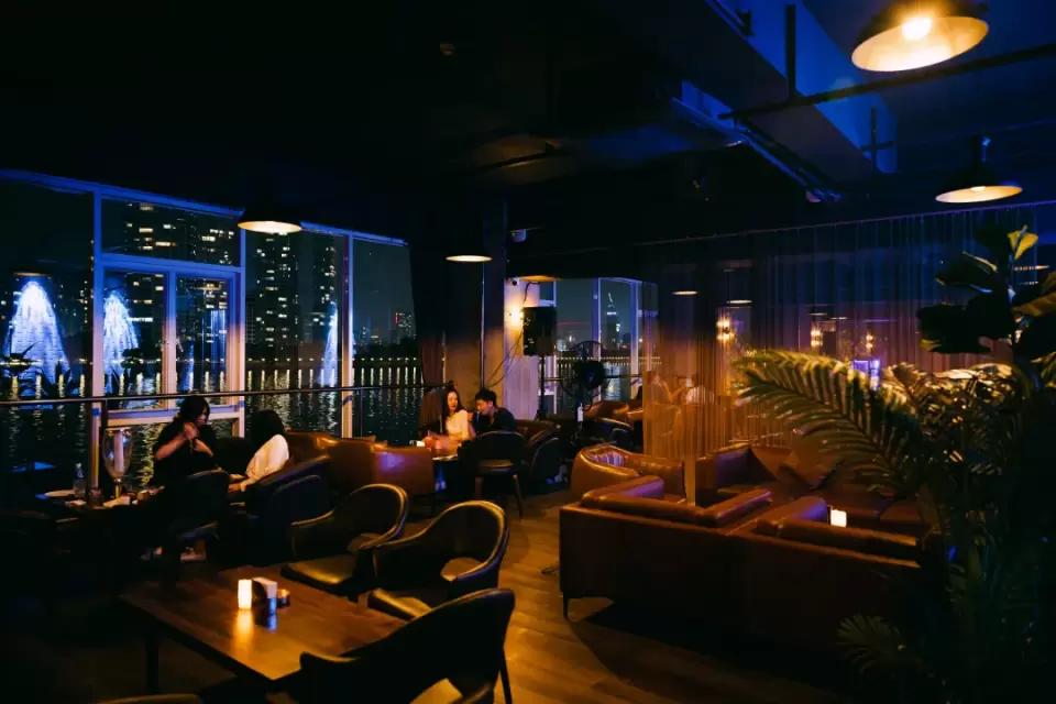 在江边看晚霞圆月，开live派对！难怪中秋节广州人不回家