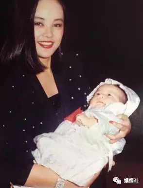 影史上最美的“鬼后”，转头就嫁超级富豪，曾想招林志玲当儿媳