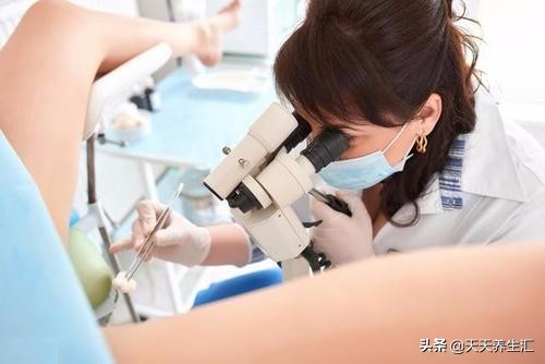 内裤上好多脏东西怎么回事,女性裤子有很大异味怎么回事