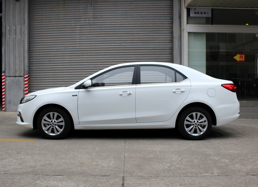 家用、跑滴滴都不错的荣威360，现6.4万起，为何8月份仅卖8台