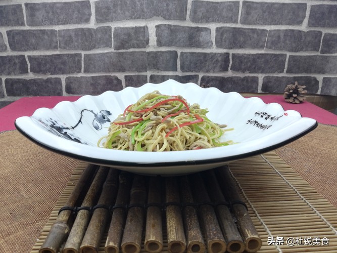 家里炒肉丝怎么不粘锅,炒肉丝如何不柴不干