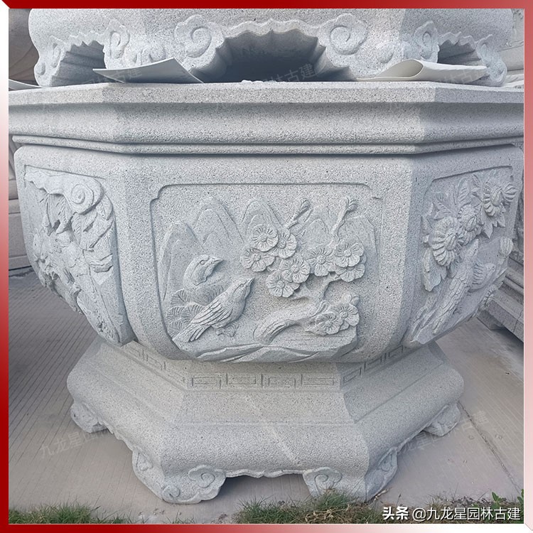 院子石头圆缸,庭院摆件青石花盆鱼缸