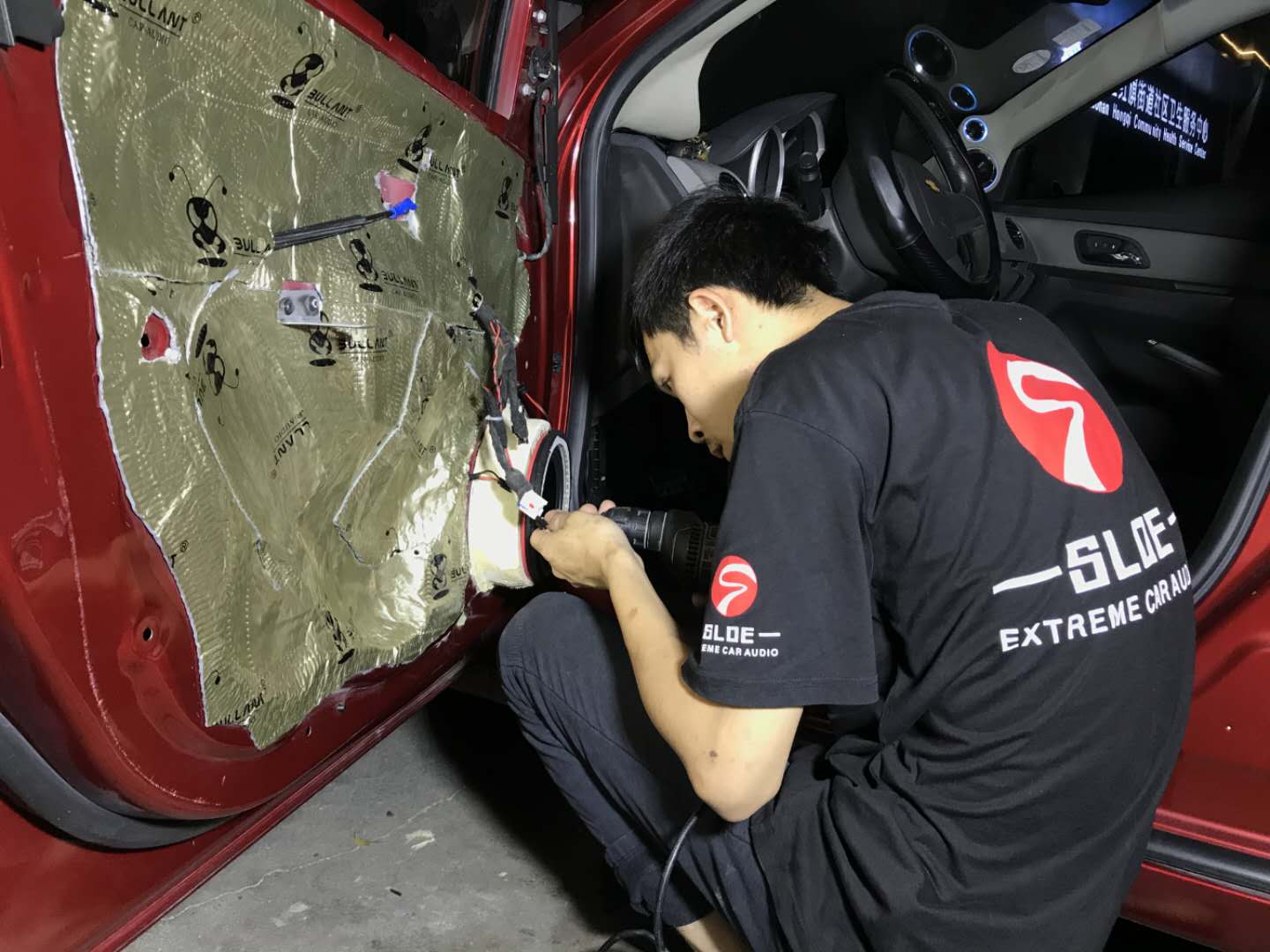 雪佛兰科鲁兹改装音响效果,雪佛兰科鲁兹改装效果视频