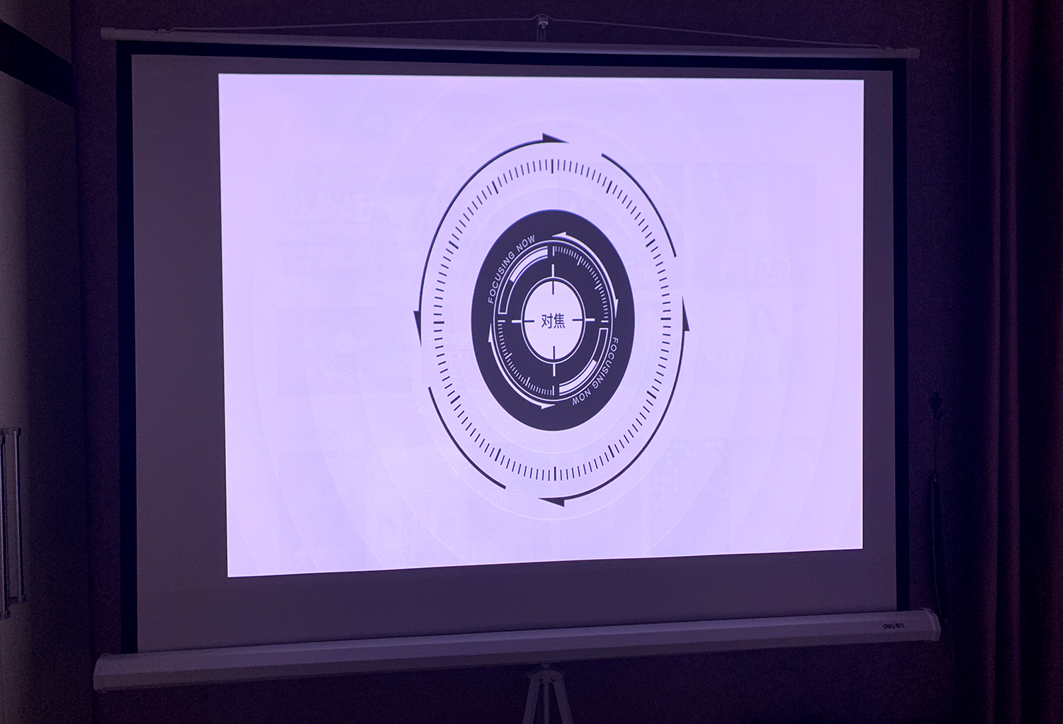 坚果j9智能投影,坚果J9投影仪