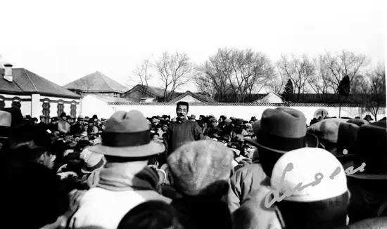 从讨论“铁屋子”，到死前谁都不宽恕，鲁迅究竟在纠结什么？