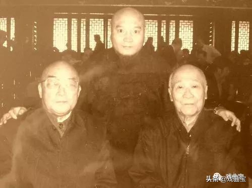 京城公认票界最具权威三元老，能文善画，境界一流