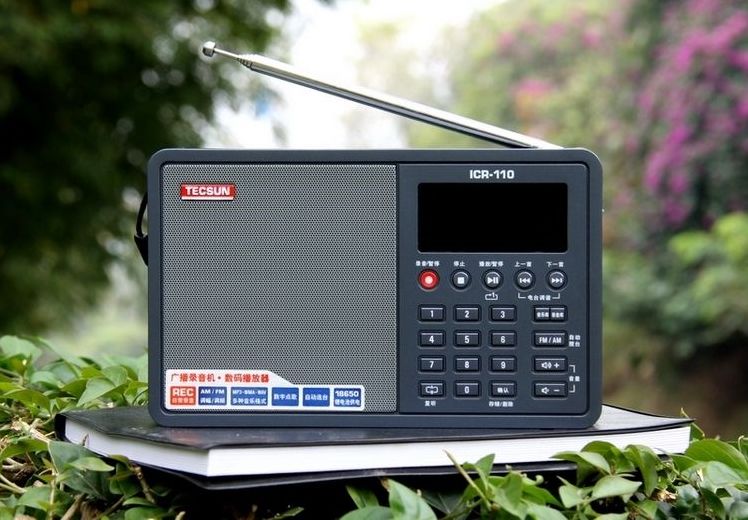 一群俄罗斯业余无线电爱好者在论坛里讨论德生等品牌新品收音机