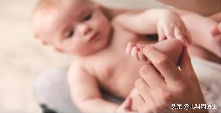 宝宝爱哭又不吃奶怎么回事,半岁宝宝晚上哄睡难爱哭怎么回事