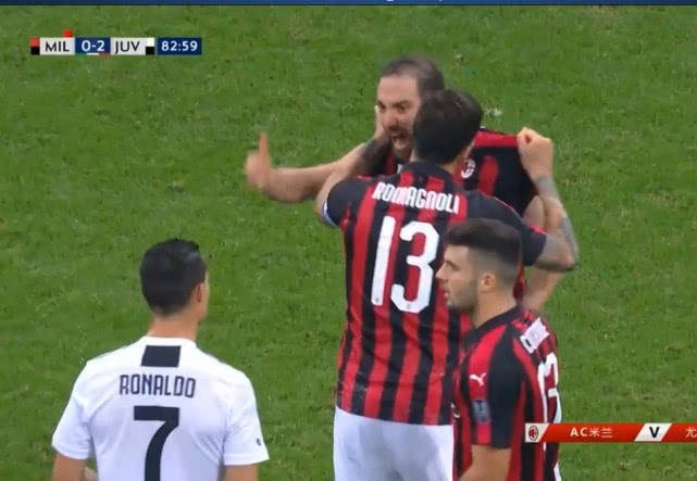 伊瓜因怒吼c罗,伊瓜因红牌怒吼c罗