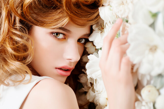 迷人而诱人：Cosmo 推荐的 12 款最适合女性的香水