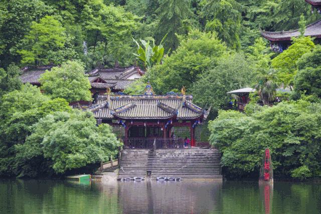 四川在青城山的大学,青城山可以去学习吗