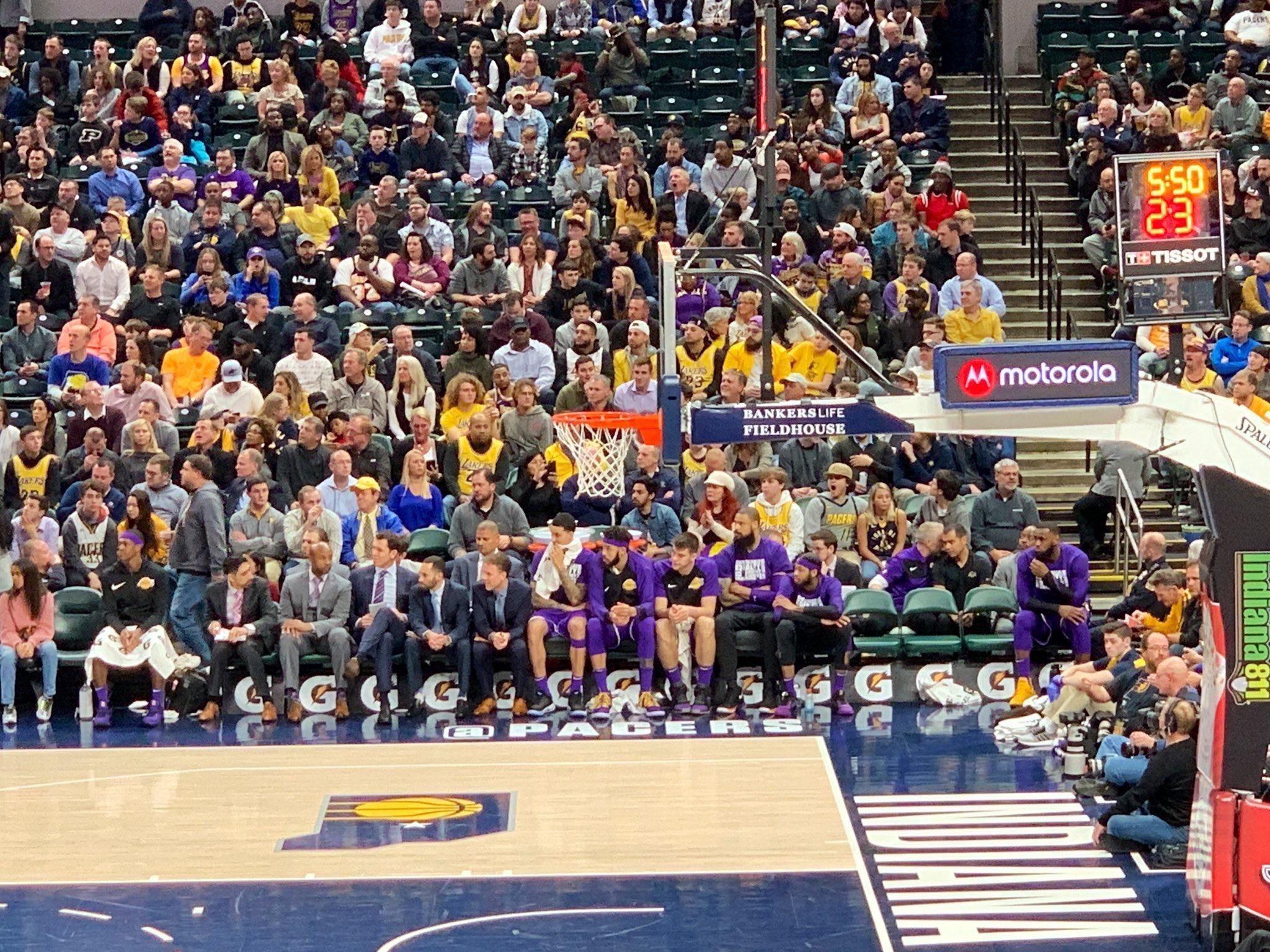 詹皇复出却输球湖人怎么了,詹皇再度爆发扛起湖人