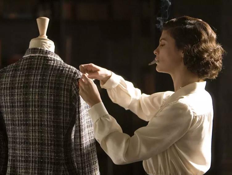 时尚界翘楚香奈儿离开修道院,时尚女王香奈儿的一生