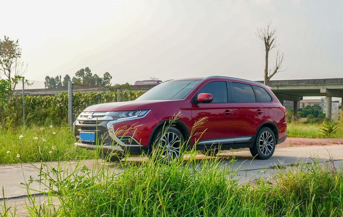 欧蓝德选2.0还是2.4油耗差别大吗,欧蓝德荣耀版配置油耗