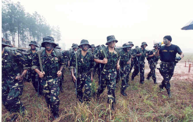 单个军人跑步动作要领归纳,特种兵跑步训练真实视频