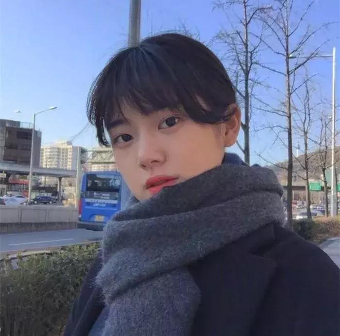 碎发特别多扎不住怎么打理,额前碎发太多怎么扎头发