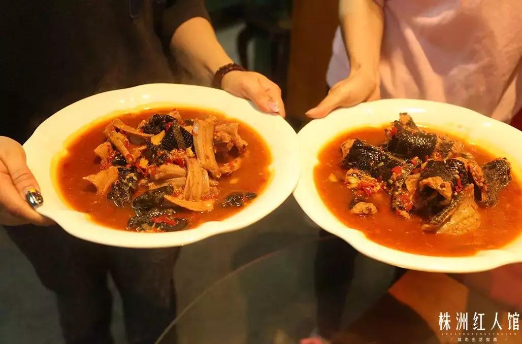 无言的年轮,嘴角的油渍,忆不尽的是陈旧时光。