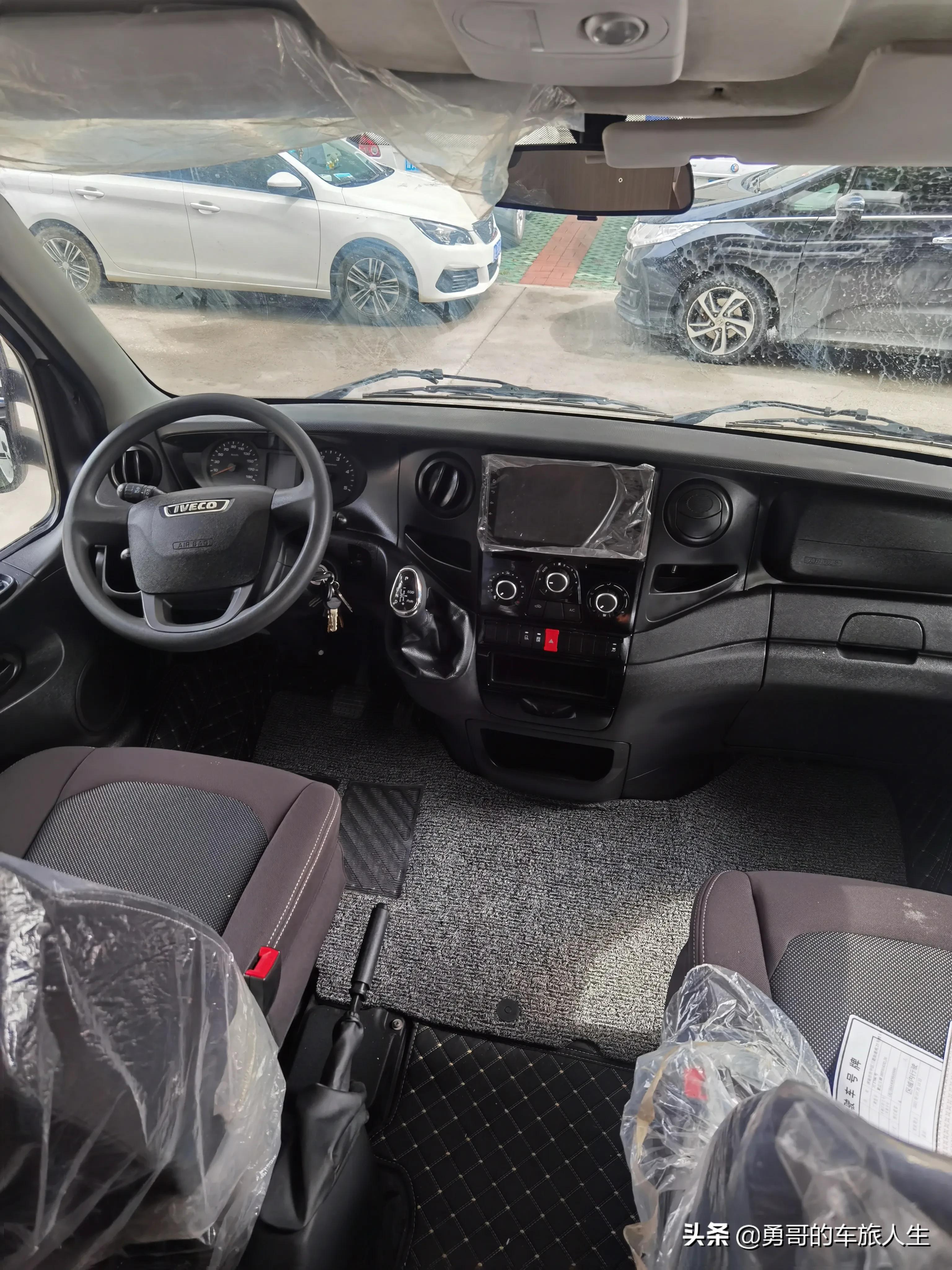 依维柯b型6座房车最新款价格多少,国六进口6.5吨依维柯房车无拓展