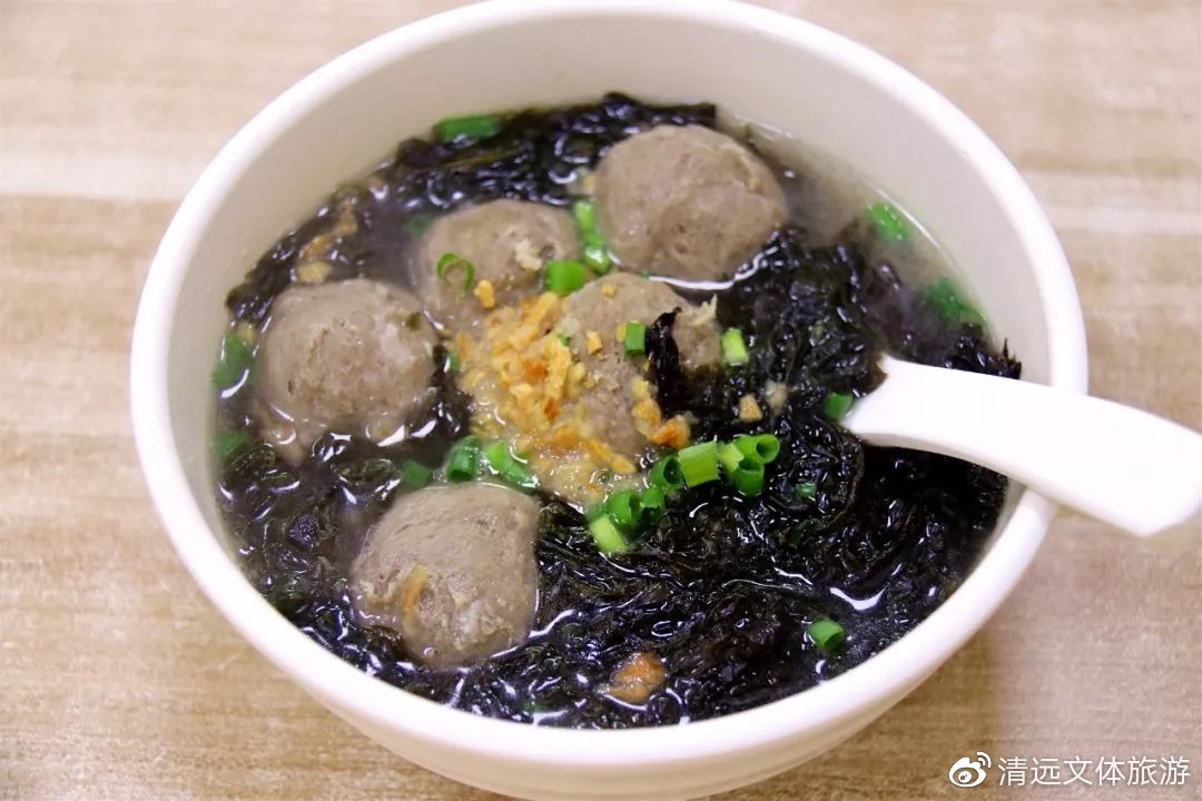 这些在学校周边开了十几年的小吃店，陪伴了多少人的青葱岁月！