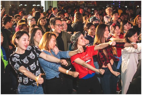 真敢玩！这次北京披萨节他们披着床单就来了