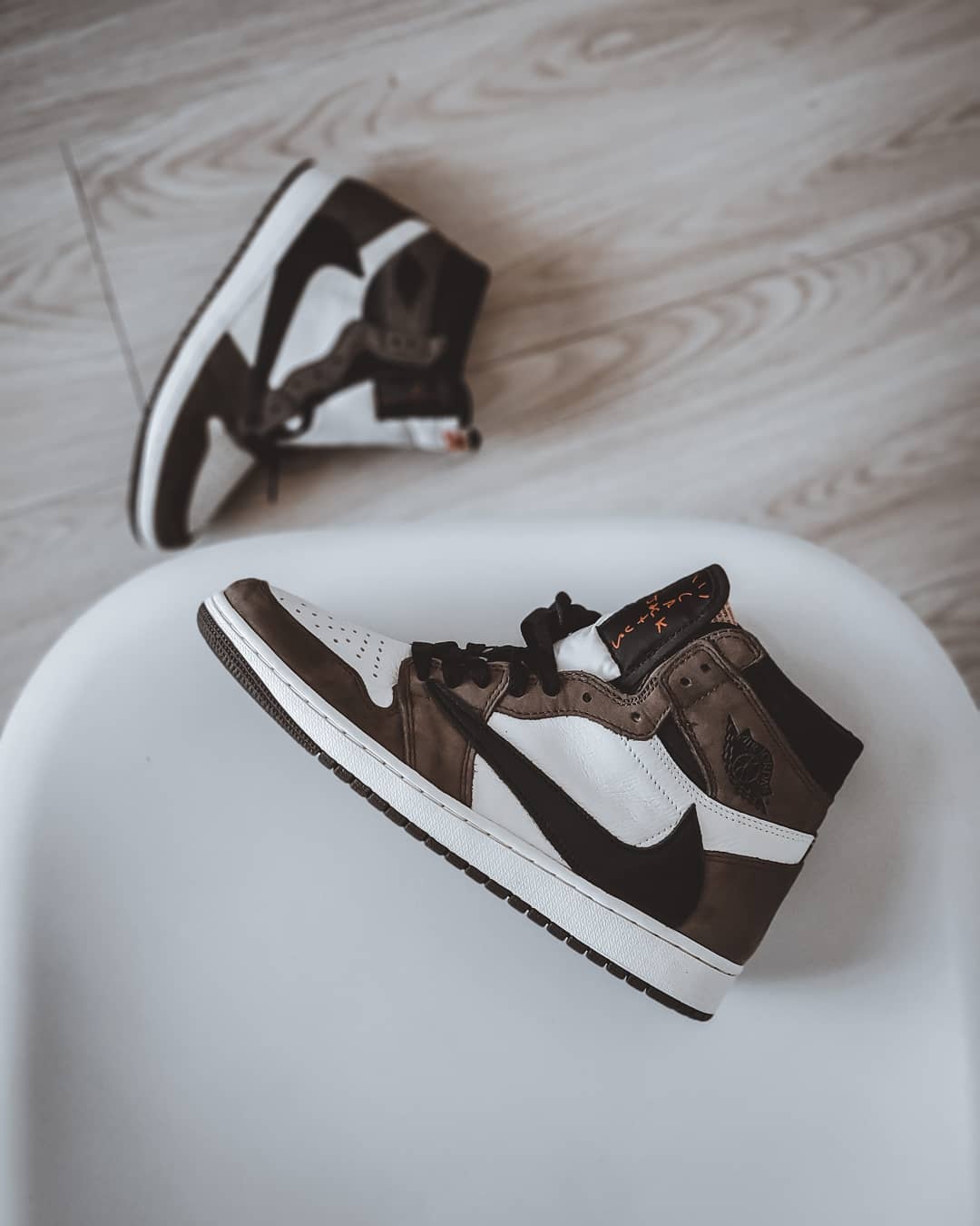 travisscott上脚的aj1,travisscottaj1倒钩