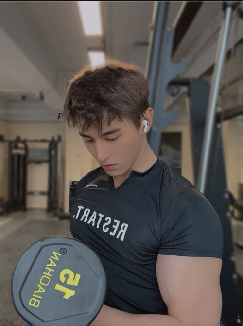 健身帅哥在大街路人反应,健身帅哥被采访