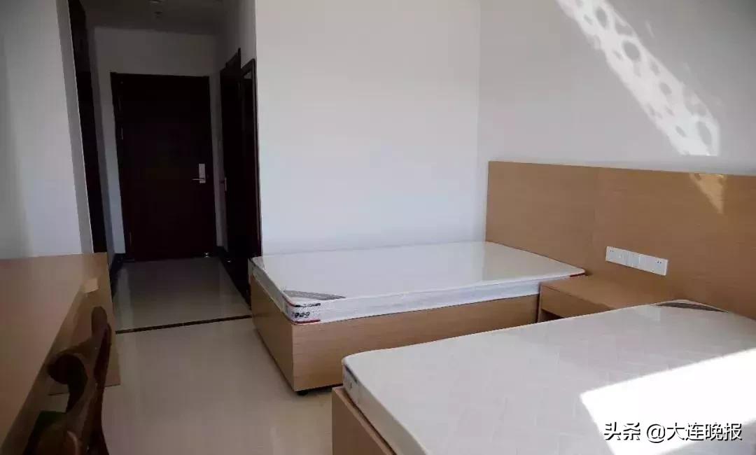 3万人足球场,大连大型专业足球场