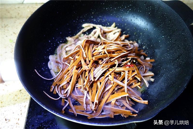 豆腐干炒肉怎么炒好吃又简单,胡萝卜芹菜豆腐干炒肉怎么做好吃