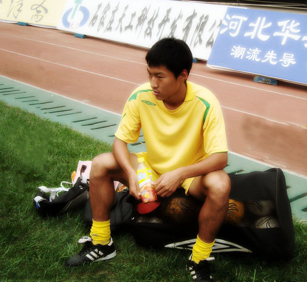 人物丨他是国足中场节拍器，一位拥有上帝视角的中超全能战士