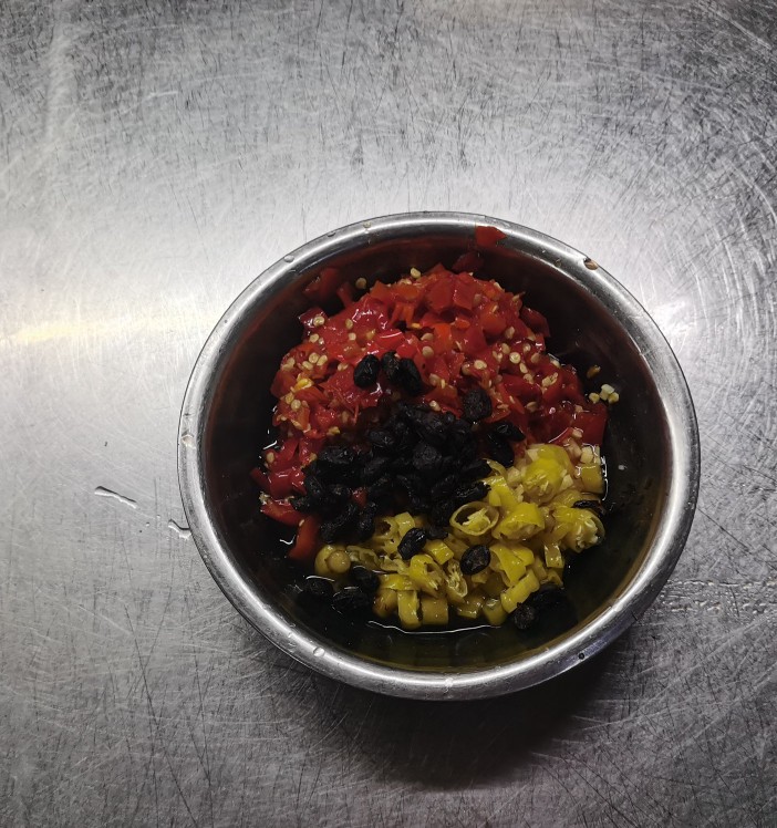 八块钱买的鱼尾，经过厨师处理结果比鱼头还要好吃。