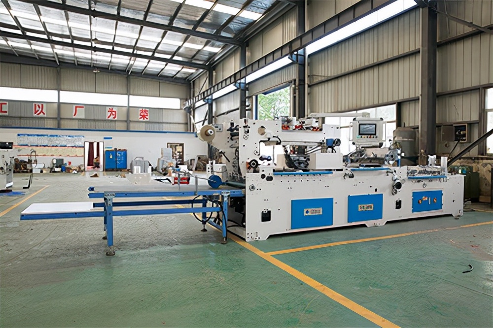 走进包装印刷后道工艺佼佼者——安庆永华包装机械全自动贴窗机